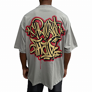 Camiseta Oversized Chronic x Thaíde Tag Collab Cinza