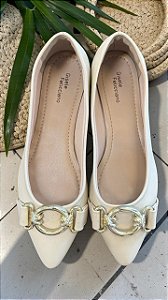 Sapatilha off white enfeite ouro