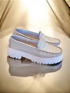 Mocassim tratorado off white couro legítimo