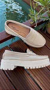 Mocassim tratorado off white couro legítimo