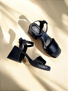 Sandália meia pata preta