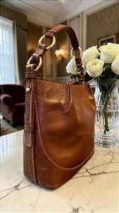 Bolsa saco 100% couro amêndoa