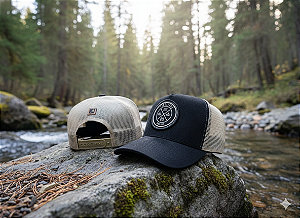 Boné Aba Curva Modelo Trucker Camurça Preto/Bege FL-MOMENT