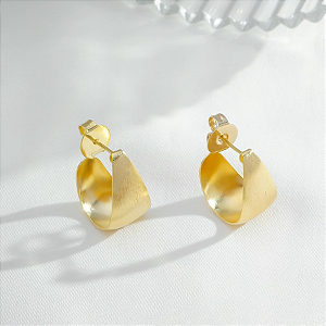 Brinco de Argola pequena Lixado Dourado / Folheado