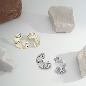 Brinco Meia Lua Martelado