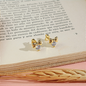 Brinco Laço com Pedra Zircônia Dourado