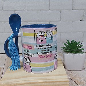 Caneca amiga escuta o que te falando - nao seja você mesma - alça com colher
