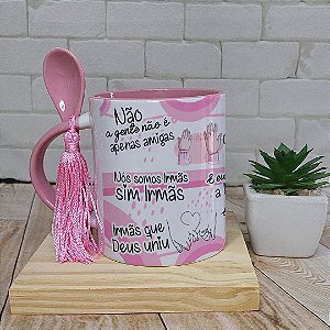Caneca a gente não é apenas amigas Somos irmãs que Deus uniu