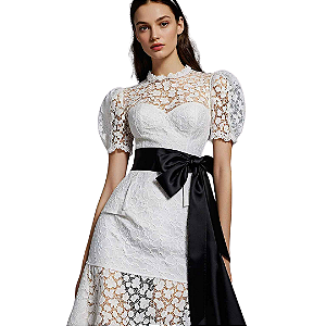 Vestido de Renda Lace With Bow