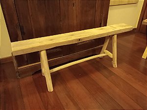 Banco "bed bench" pés de galhos