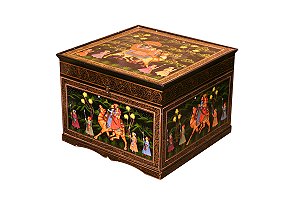 BAÚ PRETO PINTADO COM FIGURAS INDIANAS – Modelo 2