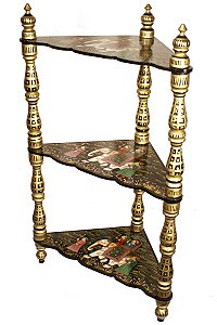 MÓVEL DE CANTO PINTADO COM FIGURAS INDIANAS