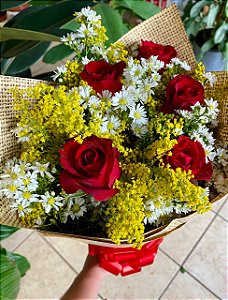 Buquê com 06 Rosas
