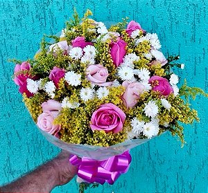 Buquê com 12 Rosas Coloridas