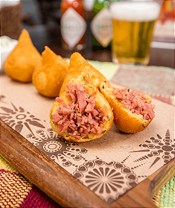 Coxinha de massa de Mandioquinha, recheada com Mortadela com Raspas de Limão Siciliano - Pacote de 10 Porções com 8 unidades de 33g