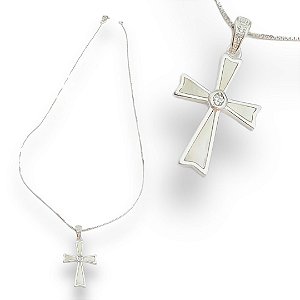 Pingente Prata 925 Crucifixo Madrepérola com Ponto de Luz Zircônia Cristal 2mm