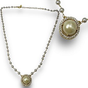 Colar Semijoia Pérolas e Pingente Cravejado Zircônias Cristal