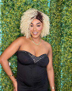 Wig Cacheada Nayara – Volume dos Sonhos