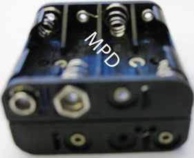 BH28AAASF 8 Suporte de Bateria AAA com fixadores de pressão de 9V