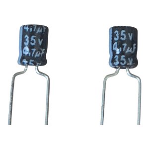 (Kit com 100 )Capacitor Eletrolitico Mini 4,7uf/35v 85°c 4x5mm P:2,54mm Fitado