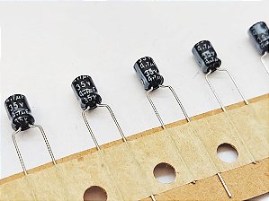 Capacitor Eletrolítico MINI 4,7UF/35V 85°C 4X5mm P:2,54MM FITADO SAMYOUNG KIT C/100