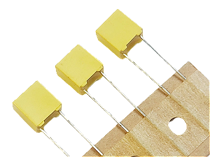 Capacitor Poliéster 1UF/63V 5% P:5,00MM BF074D0105JDC FITADO TPC