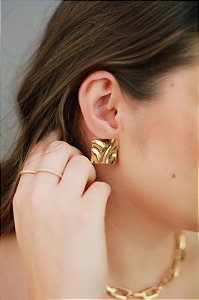 Brinco Orgânico Helena Banhado a Ouro 18k.