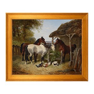 Cavalos e patos em um pátio de fazenda