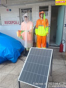 ROBÔ SINALIZADOR DE OBRA COM PAINEL SOLAR