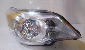 Farol Dianteiro L.D Chevrolet Montana 2011 a 2016 C/Detalhe