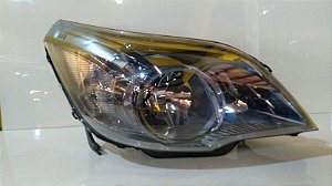 Farol Dianteiro L.D Chevrolet Montana 2011 a 2021 C/ Detalhe