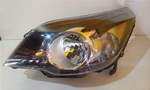Farol Dianteiro L.E Chevrolet Montana 2010 a 2020 C/ Detalhe
