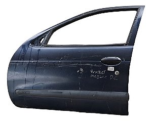 Porta Dianteira Direita Renault Megane 1995 A 2004 Detalhe