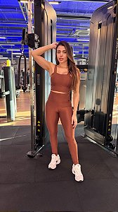 Conjunto Linha Luminous – Marrom -Top alça larga + legging cós alto, tecido com tecnologia, estilo e performance