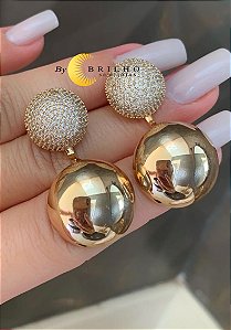 Brinco de esfera com zircônia e lisa dourado (10085)