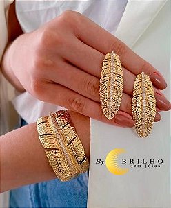 Brinco de folha trabalhada com zircônia dourado (10133)