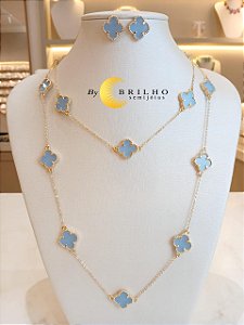 Conjunto brinco e colar médio inspiração trevo azul jeans dourado(50cm com extensor) (11302)