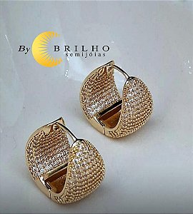 Brinco de argola médio cravejado com zircônia dourado(10088)