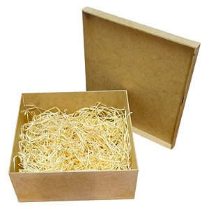 Caixa em MDF crú 25x25x10 com tampa, palha e fita de cetim para laço