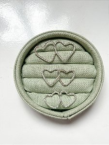 Brinco Coração Vazado Fio Torcido M