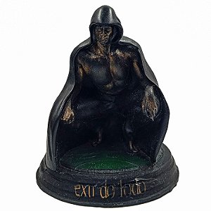 Imagem Exu do Lodo Ajoelhado C/ Capa e Capuz Resina