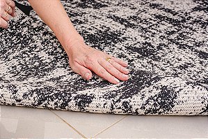 Tapete Falésia Preto e Cru