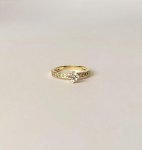 Anel Solitário com Zircônias