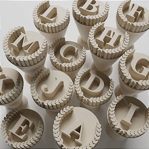 Kit 26 carimbos para docinhos/brigadeiro - Alfabeto com Ramo