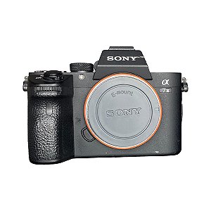Câmera Sony Alpha A7III Seminova