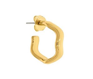 Brinco meia argola ondulada