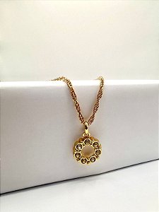 Colar com pingente círculo com zircônias