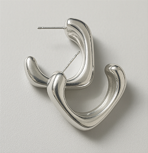 Brinco meia argola prata