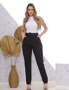 Calça de alfaiataria com cinto