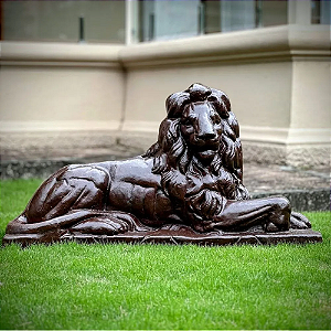 Escultura Leão com a Perna Dobrada